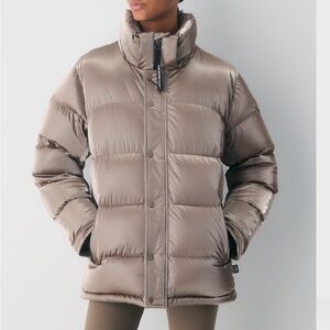 The Super Puff™ Liquid Shine in Modern Taupe